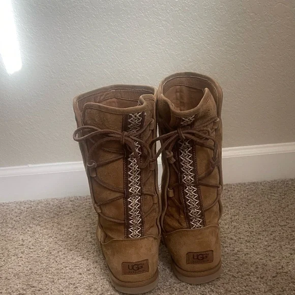 Size 7 UGG boots - Picture 4 of 4